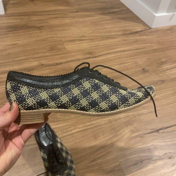 Vintage Stuart Weitzman Woman’s Fabric Plaid Oxford Shoes - Picture 3 of 4